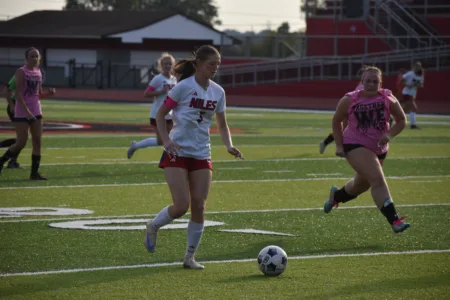 Niles stays perfect with win over Girard